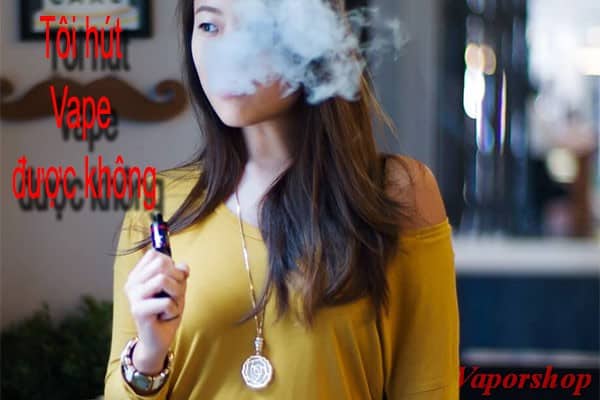 phụ nữ hút vape