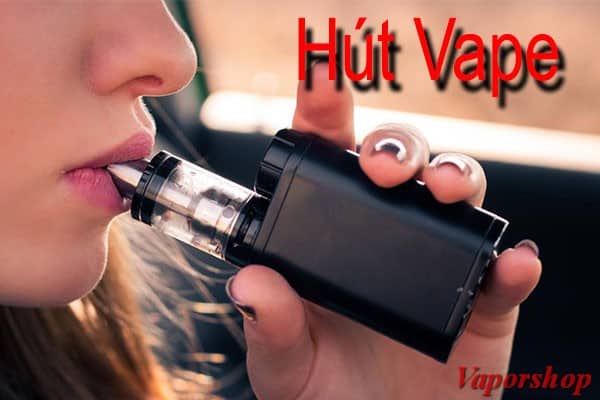 Phụ nữ hút vape