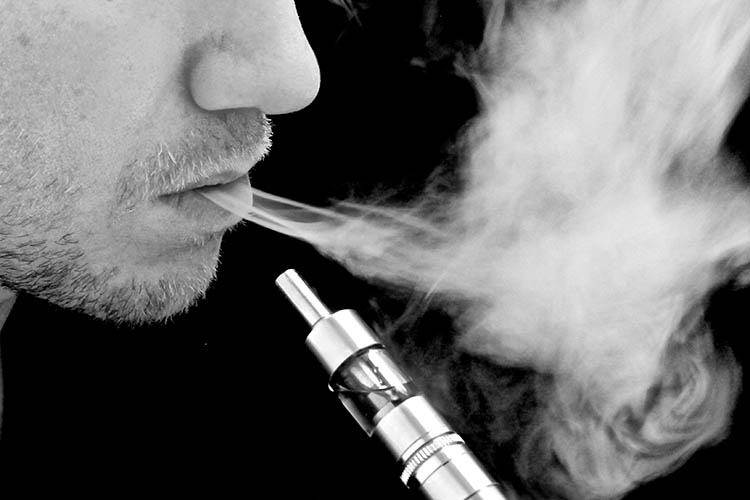 Hướng dẫn cách đổ tinh dầu vào vape