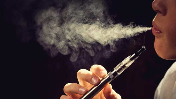 Vì sao ngày càng nhiều người bỏ thuốc lá chuyển sang vape